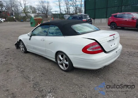 2005 Mercedes-Benz Clk 320 z USA, uszkodzony, nr VIN WDBTK65G35T035846